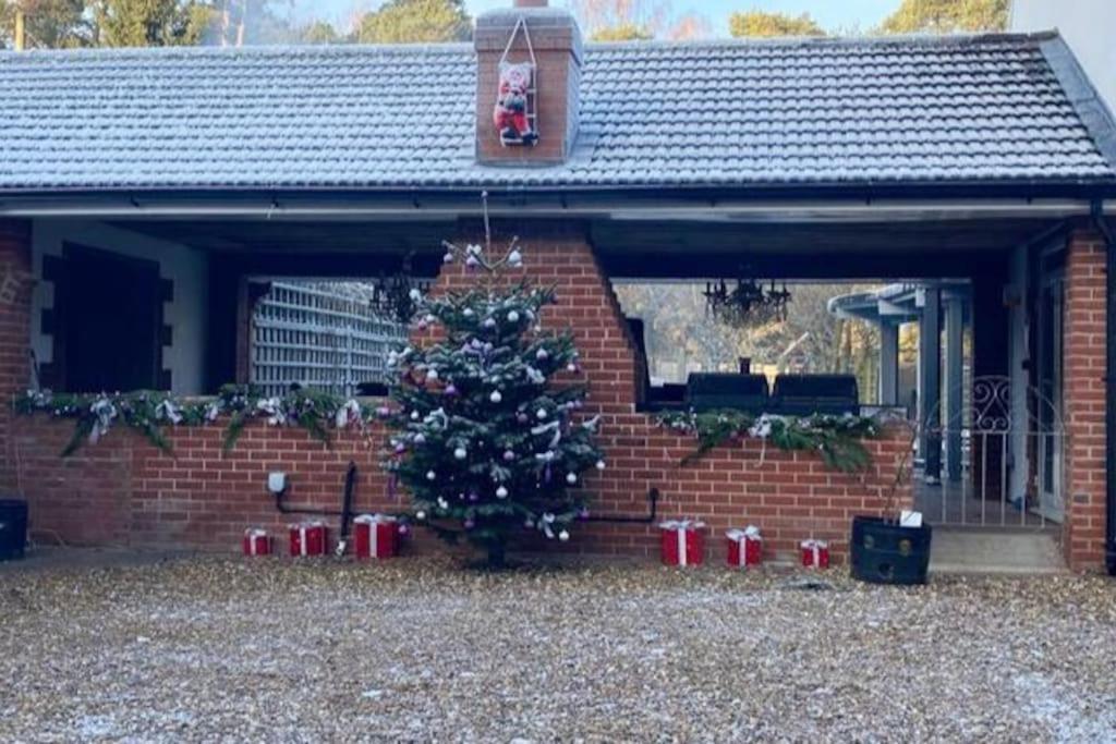Hen & Stag Retreat Weekend Stay Sleeps 10 To 30 Thetford Exterior foto