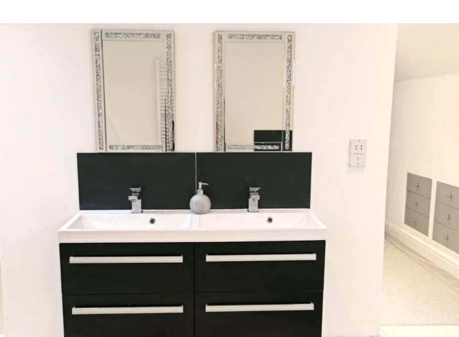 Hen & Stag Retreat Weekend Stay Sleeps 10 To 30 Thetford Exterior foto