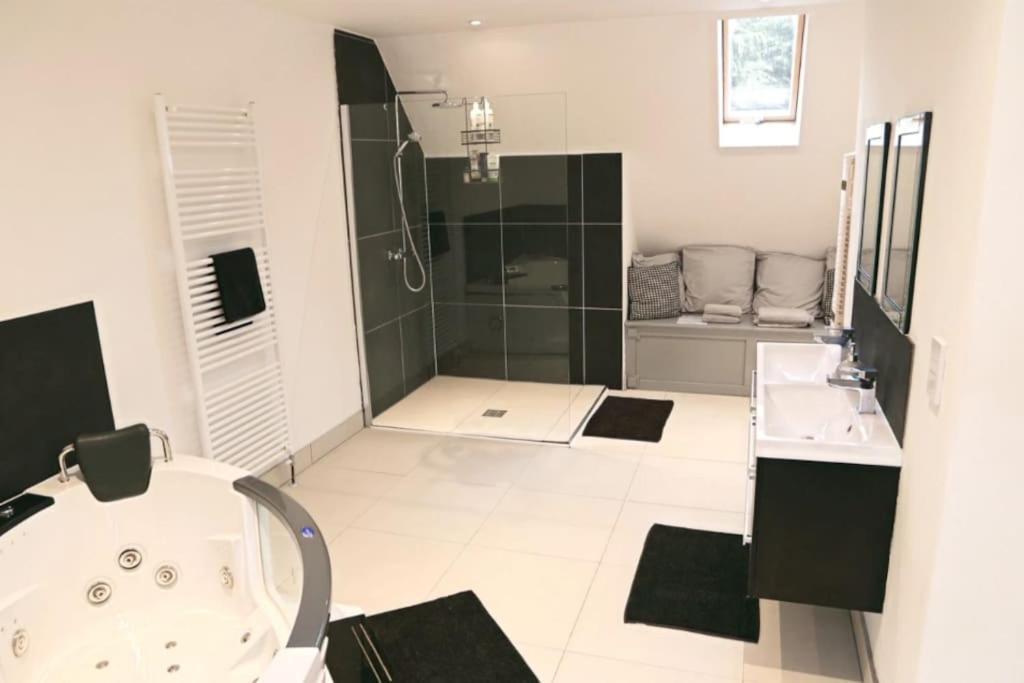 Hen & Stag Retreat Weekend Stay Sleeps 10 To 30 Thetford Exterior foto