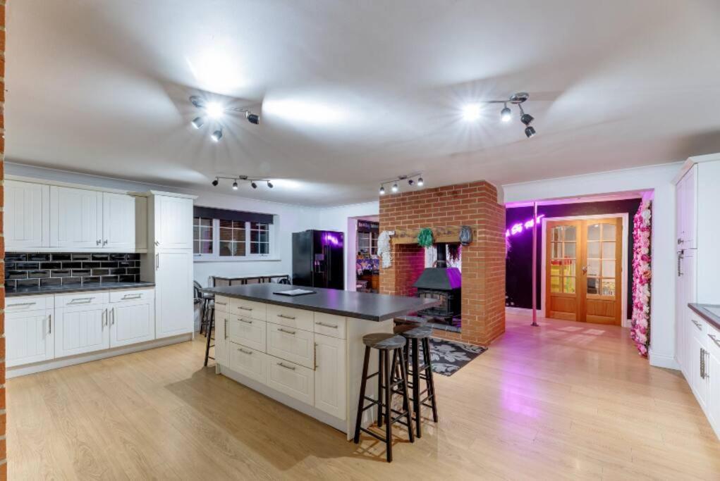 Hen & Stag Retreat Weekend Stay Sleeps 10 To 30 Thetford Exterior foto